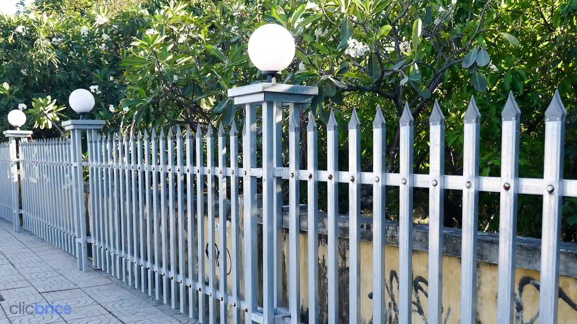 simple gate pillar design